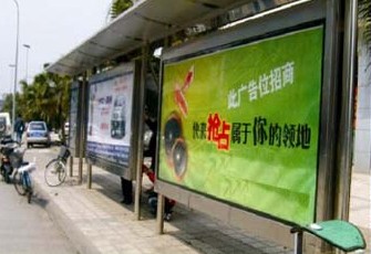 公交车站台广告